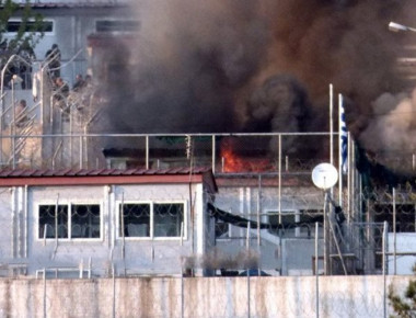 Σάμος: Φωτιά στο κέντρο μεταναστών για τέταρτη φορά